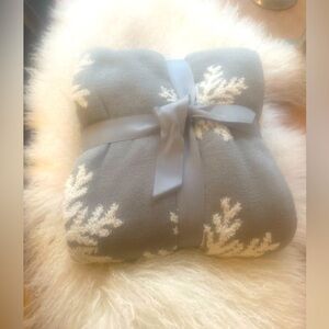 Brand new Gray Snowflake Throw Blanket!!!
